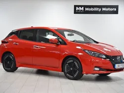 Röd Begagnad 2022 Nissan Leaf 360º Halvkombi | 189 900 kr (Marknadspris)