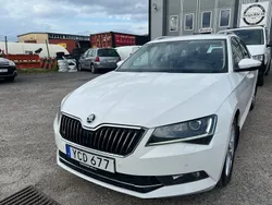 Vit Begagnad 2016 Skoda Superb Kombi | 179 800 kr (Bra pris)