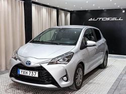 Silver Begagnad 2017 Toyota Yaris Hybrid Active Halvkombi | 149 900 kr (Marknadspris)