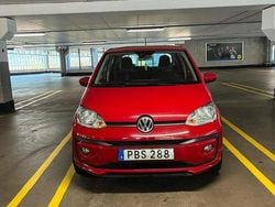 Röd Begagnad 2017 VW up! high up! Halvkombi | 37 000 kr (Dyr)