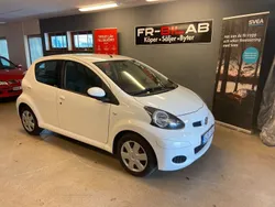 Vit Begagnad 2010 Toyota Aygo Halvkombi | 49 900 kr (Lite dyr)