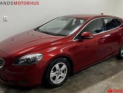 Röd Begagnad 2013 Volvo V40 Momentum Halvkombi | 72 900 kr (Marknadspris)