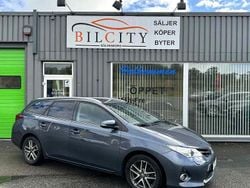 Mörkblå (blå) Begagnad 2015 Toyota Auris Touring Sports Edition Kombi | 147 900 kr (Marknadspris)