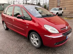 Ljusröd (röd) Begagnad 2005 Citroën Xsara Picasso Minibuss | 24 500 kr (Lite dyr)