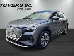 Tyfongrå metallic Begagnad 2023 Audi Q4 e-tron Advanced SUV | 399 900 kr (Bra pris)