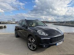 Svart (svart metallic) Begagnad 2017 Porsche Cayenne Platinum Edition SUV | 329 900 kr (Dyr)