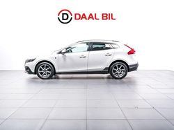 Vit Begagnad 2014 Volvo V40 CC Ocean Race Kombi | 179 700 kr (Marknadspris)