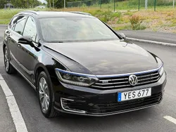 Svart Begagnad 2017 VW Passat GTE Kombi | 158 000 kr (Marknadspris)