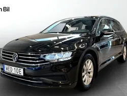 Mörkgrå Begagnad 2023 VW Passat Business Kombi | 334 900 kr (Marknadspris)