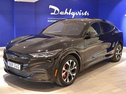 Svart Begagnad 2021 Ford Mustang Mach-E SUV | 429 000 kr (Dyr)
