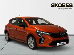Orange Ny 2025 Renault Clio V Evolution Halvkombi | 234 900 kr (Marknadspris)