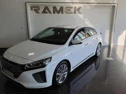 Vit Begagnad 2016 Hyundai Ioniq Premium Sedan | 139 000 kr (Marknadspris)