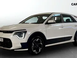 Vit (white) Begagnad 2024 Kia e-Niro 2 SUV | 349 900 kr (Lite dyr)