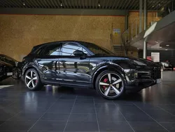 Svart (black) Begagnad 2023 Porsche Cayenne S E-Hybrid SUV | 1 275 000 kr