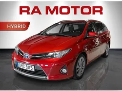Mörkröd Begagnad 2014 Toyota Auris Hybrid Edition Kombi | 138 902 kr (Marknadspris)