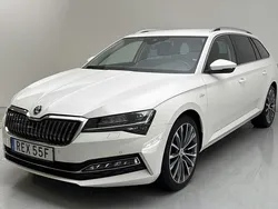 Vit Begagnad 2021 Skoda Superb Business Line | 249 000 kr