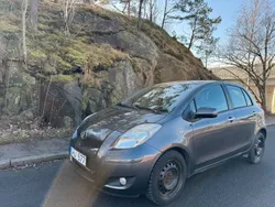 Mörkgrå Begagnad 2010 Toyota Yaris Halvkombi | 27 500 kr (Marknadspris)