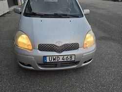 Silver Begagnad 2004 Toyota Yaris Halvkombi | 20 000 kr (Bra pris)