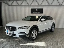 Vit Begagnad 2018 Volvo V90 CC Momentum Kombi | 299 900 kr (Marknadspris)