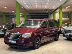 Mörkröd (röd) Begagnad 2009 Chrysler Town & Country Minibuss | 89 900 kr (Marknadspris)