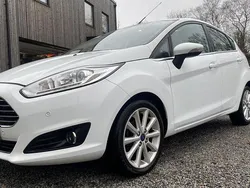 Vit Begagnad 2016 Ford Fiesta Titanium Halvkombi | 98 000 kr (Marknadspris)