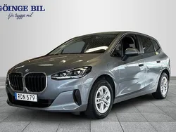 Grå Begagnad 2023 BMW 225 Active Tourer Comfort Edition Minibuss | 339 000 kr