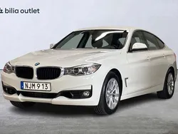 Vit Begagnad 2016 BMW 330 Gran Turismo Advantage Halvkombi | 209 900 kr