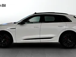 Glaciärvit metallic Begagnad 2023 Audi Q8 e-tron S-Line SUV | 699 000 kr (Superpris)