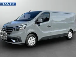 Grå Begagnad 2023 Renault Trafic Van | 299 900 kr (Marknadspris)