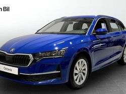 Blå (energy blue) Begagnad 2025 Skoda Octavia Selection Kombi | 309 900 kr (Marknadspris)