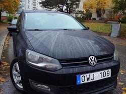 Svart Begagnad 2010 VW Polo Halvkombi | 47 500 kr (Marknadspris)