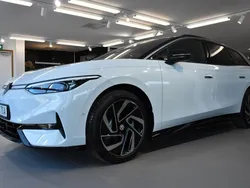 Vit (glacier white metallic black) Begagnad 2024 VW ID.7 SE Sedan | 649 800 kr