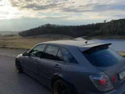 Silver Begagnad 2003 Lexus IS200 Kombi | 30 000 kr