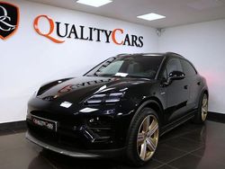 Svart Begagnad 2024 Porsche Macan 4 Electric SUV | 1 199 000 kr