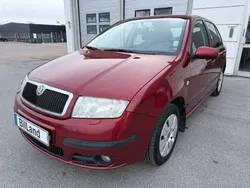 Mörkröd (röd) Begagnad 2005 Skoda Fabia Halvkombi | 22 900 kr (Lite dyr)