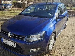 Blå Begagnad 2014 VW Polo Halvkombi | 80 000 kr (Marknadspris)