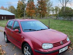 Röd Begagnad 2003 VW Golf IV Basis Halvkombi | 15 000 kr (Marknadspris)