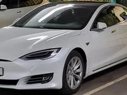 Vit Begagnad 2019 Tesla Model S Long Range Sedan | 315 000 kr (Marknadspris)