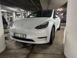 Vit Begagnad 2022 Tesla Model Y Performance SUV | 365 000 kr (Bra pris)