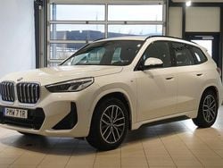 Vit Begagnad 2022 BMW iX1 Comfort Edition SUV | 429 900 kr (Marknadspris)