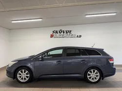 Mörkblå Begagnad 2010 Toyota Avensis Executive Kombi | 72 500 kr (Marknadspris)