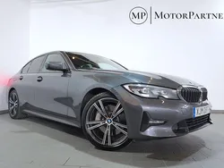 Grå Begagnad 2019 BMW 330 Sport Line Sedan | 279 900 kr (Marknadspris)
