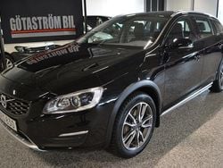 Svart Begagnad 2016 Volvo V60 CC Summum Kombi | 179 000 kr (Bra pris)