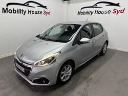 Ljusgrå Begagnad 2015 Peugeot 208 Halvkombi | 44 900 kr (Marknadspris)