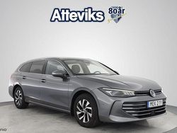 Mörkgrå (grå) Begagnad 2024 VW Passat Business Kombi | 336 900 kr (Dyr)