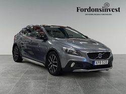 Grå Begagnad 2015 Volvo V40 CC Summum Kombi | 149 900 kr (Marknadspris)