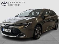 Grön Begagnad 2024 Toyota Corolla Style Kombi | 309 900 kr (Marknadspris)