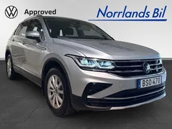 Silver (reflex silver metallic) Begagnad 2024 VW Tiguan Elegance SUV | 439 000 kr (Dyr)
