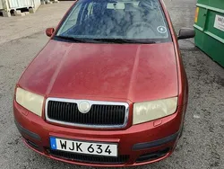Röd Begagnad 2005 Skoda Fabia Halvkombi | 22 000 kr (Lite dyr)