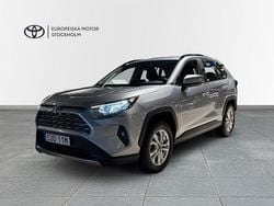 Silver (silver metallic) Begagnad 2024 Toyota RAV4 Hybrid Active SUV | 409 900 kr (Marknadspris)